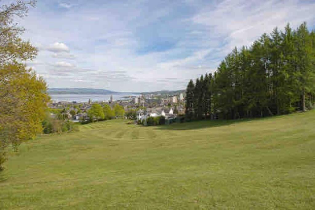 Modern 2 bed flat, private parking&sec entry Lejlighed Gourock Eksteriør billede