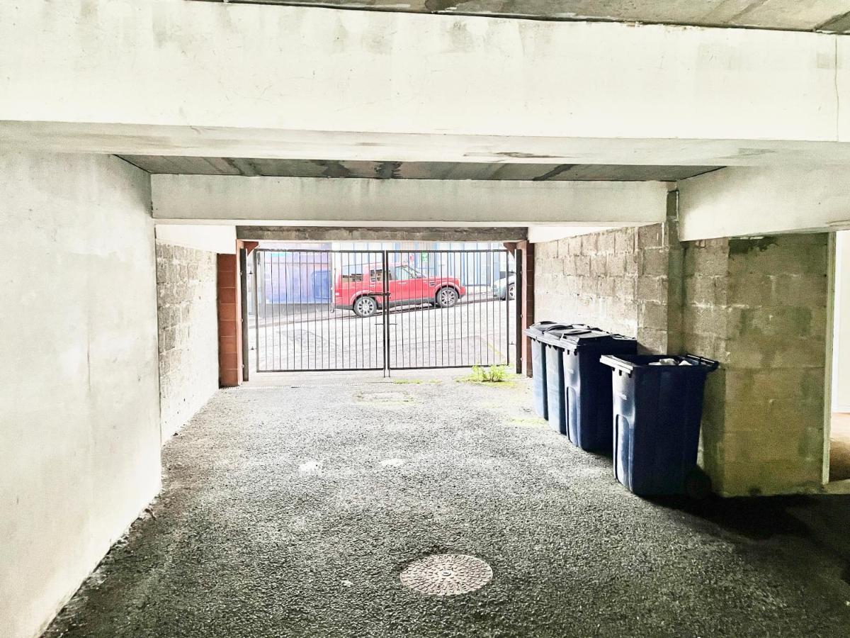 Modern 2 bed flat, private parking&sec entry Lejlighed Gourock Eksteriør billede