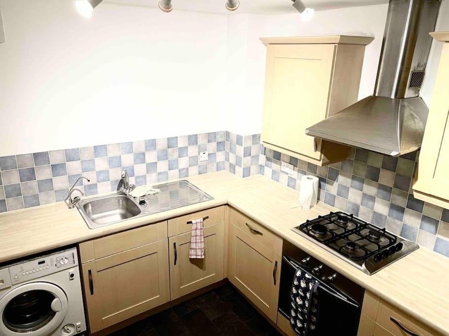 Modern 2 bed flat, private parking&sec entry Lejlighed Gourock Eksteriør billede