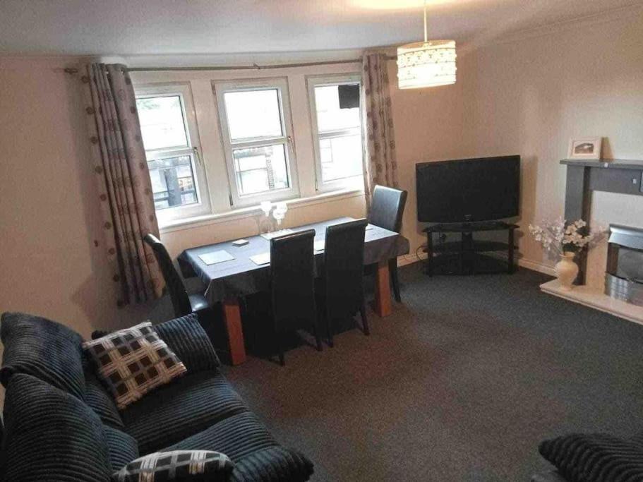 Modern 2 bed flat, private parking&sec entry Lejlighed Gourock Eksteriør billede