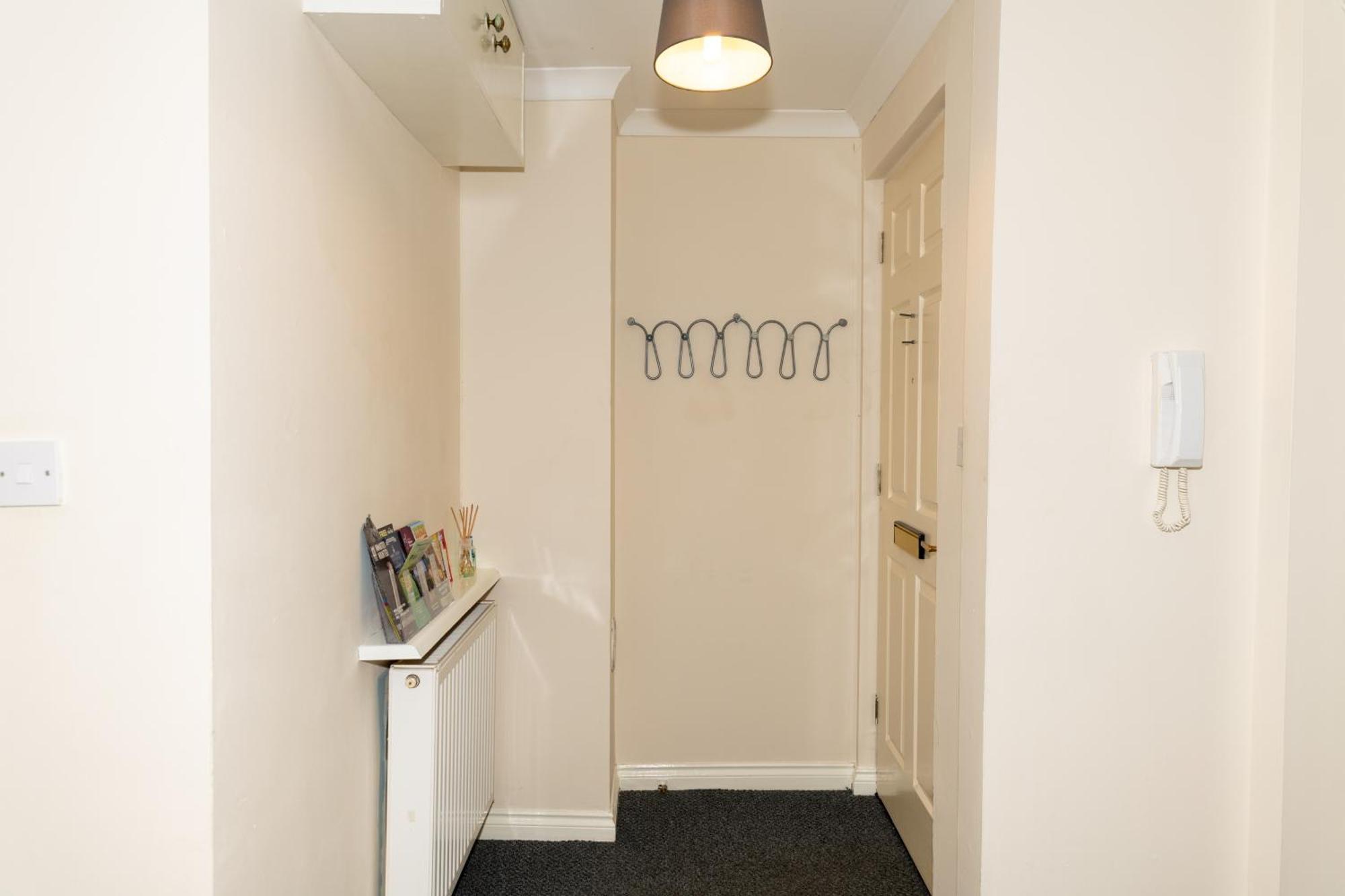 Modern 2 bed flat, private parking&sec entry Lejlighed Gourock Eksteriør billede